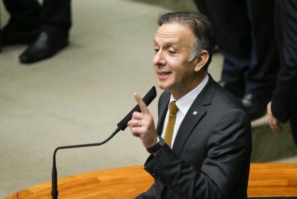 Líder do governo diz que 28 de fevereiro é data limite para votar reforma da Previdência