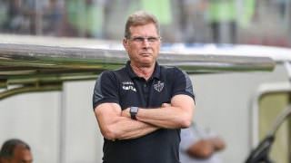 Atlético-MG demite Oswaldo de Oliveira um dia após confusão com repórter
