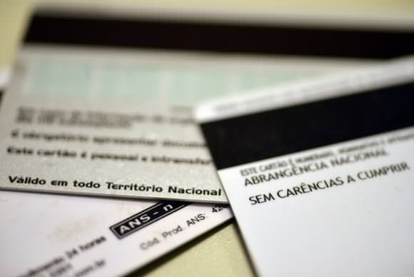 Senado breca reajuste de medicamentos e de planos de saúde