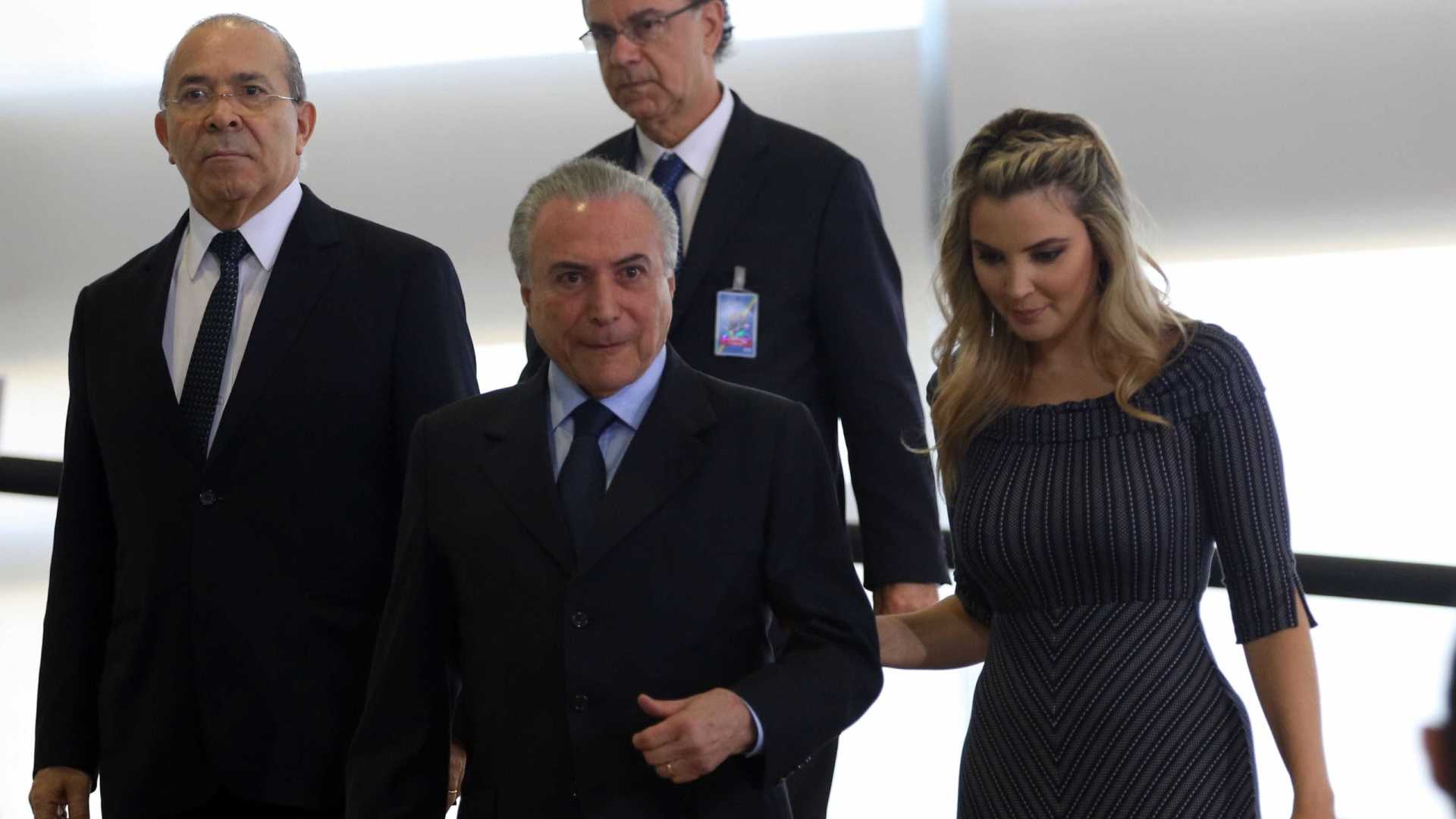 Após repercussão, Temer decide reduzir comitiva para o Carnaval
