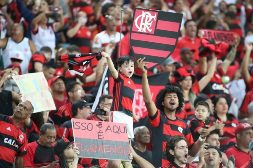 Flamengo marca três vezes e vence fácil LDU