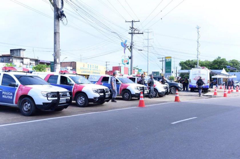 POLICIAIS PRESOS