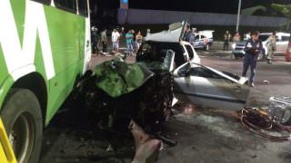 Colisão entre carro e ônibus deixa um morto e três feridos, em Manaus