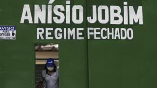 Mulher é detida ao tentar entrar com drogas no Compaj