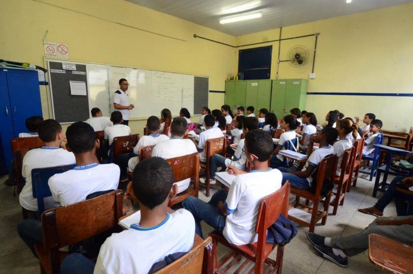 Seis estados e DF têm datas definidas para retorno às aulas presenciais