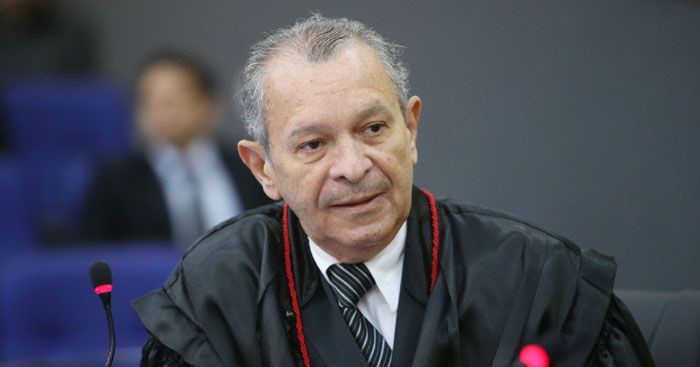 Rafael Romano é desembargador aposentado do TJAM