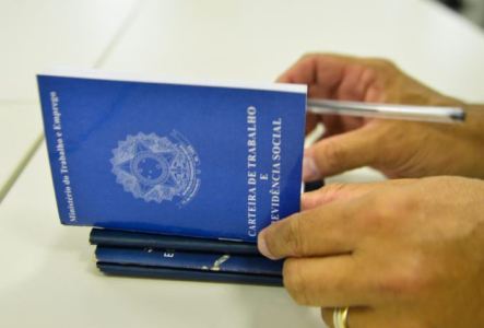 Projeto que permite saque do FGTS a quem pede demissão avança no Congresso
