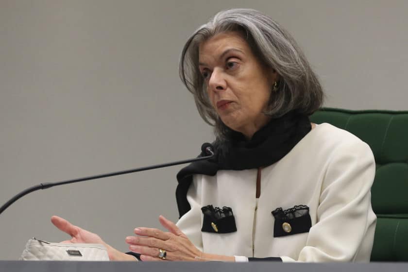Pressionada, Cármen Lúcia pauta julgamento de habeas corpus de Lula para quinta
