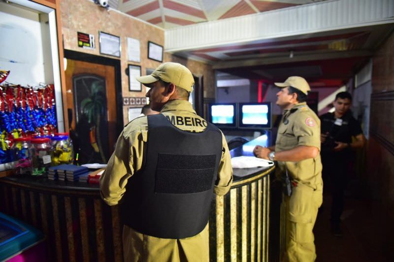 Operação fecha três bares e casa noturna no fim de semana