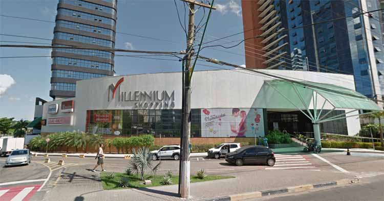 Shopping de Manaus terá que indenizar mulher presa em elevador