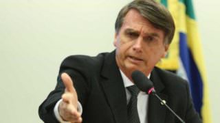 Bolsonaro diz que pode ter vice gay em chapa presidencial