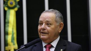 Deputado Gedeão Amorim destaca pagamento do Fundeb aos professores