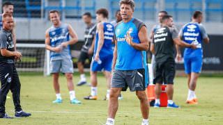 Grêmio busca mais um atacante