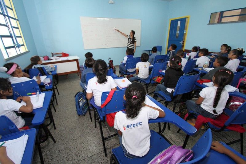 Covid-19: TST mantém decisão que afasta profissionais da educação do trabalho presencial em Manaus
