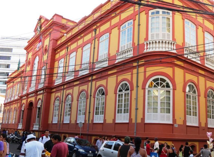 No Dia do Bibliotecário, a Câmara dos  Deputados avalia proposta de difusão da leitura