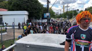 “Amazonino mente na TV sobre segurança”, diz PM em protesto