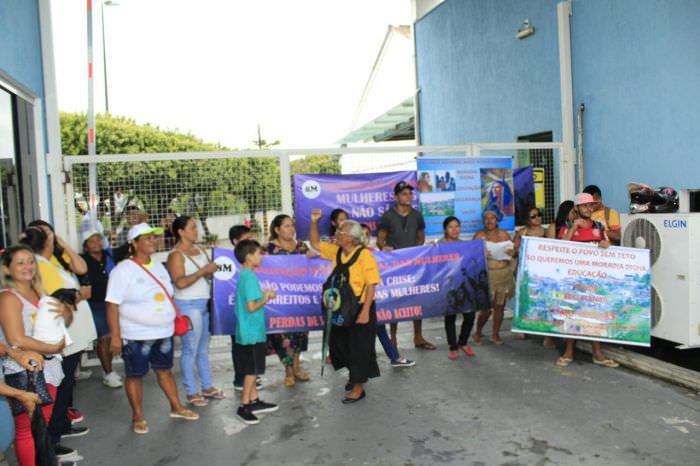 Em Manaus, mulheres ocupam Eletrobras contra privatização