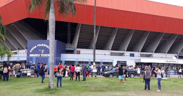 Greve chega ao segundo dia e professores esperam resposta de Amazonino