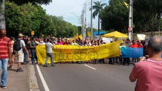 Para informar população sobre greve, Sinteam faz panfletagem no Largo