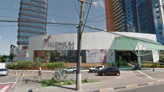 Shopping de Manaus terá que indenizar mulher presa em elevador