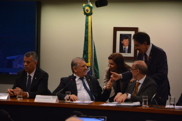 Conceição Sampaio articula sobre o PL que beneficia pescadores artesanais
