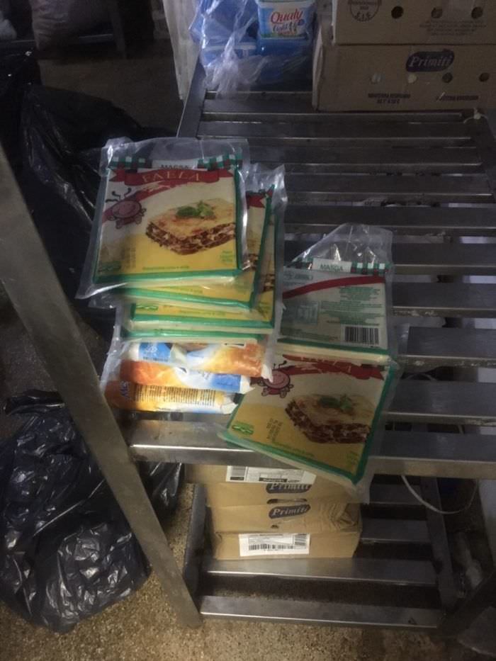 Em Manaus, fiscalização apreende alimentos vencidos em supermercado