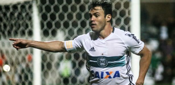 Salários emperram ida de Kléber para o Fluminense
