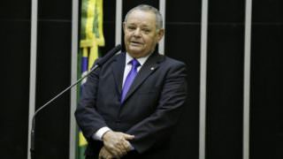 Na Câmara Federal, Gedeão Amorim relembra trajetória do empresário José Azevedo