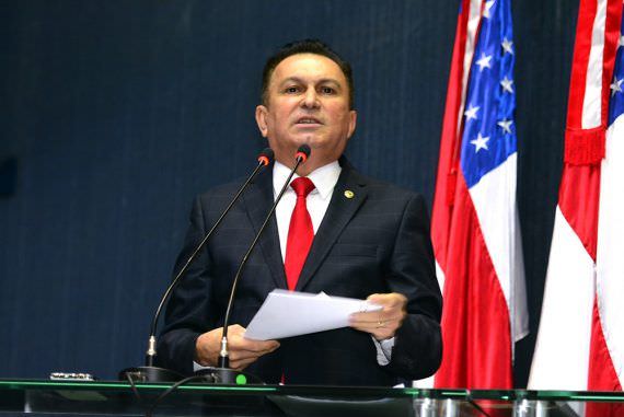 Em quatro meses, governo de Amazonino fez 160 dispensas de licitações