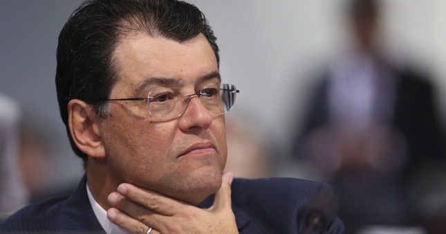 Sogro da filha de Eduardo Braga teve tratamento pago pelo Estado