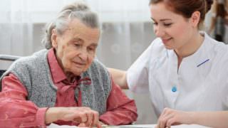 Saiba como se inscrever no curso de cuidador de idoso