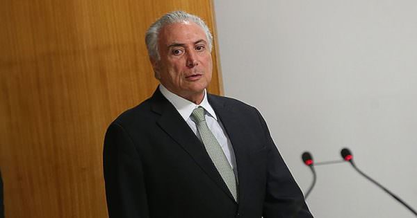 Temer viaja a São Paulo para encontrar advogados