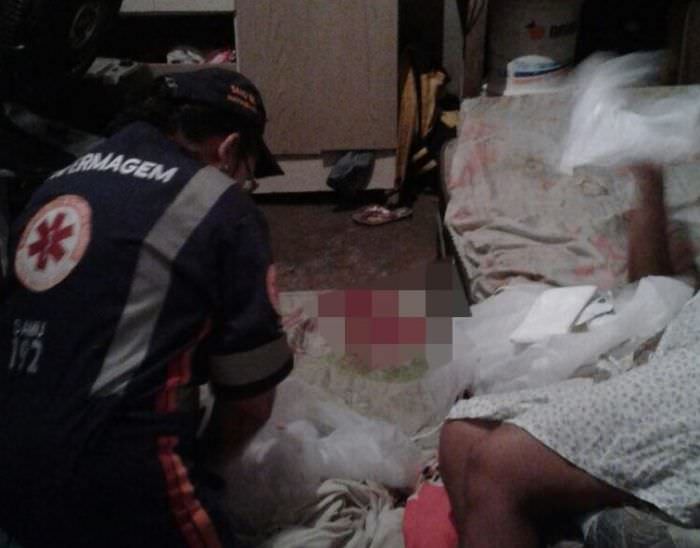 PMs ajudam mulher que estava em trabalho de parto em Manaus