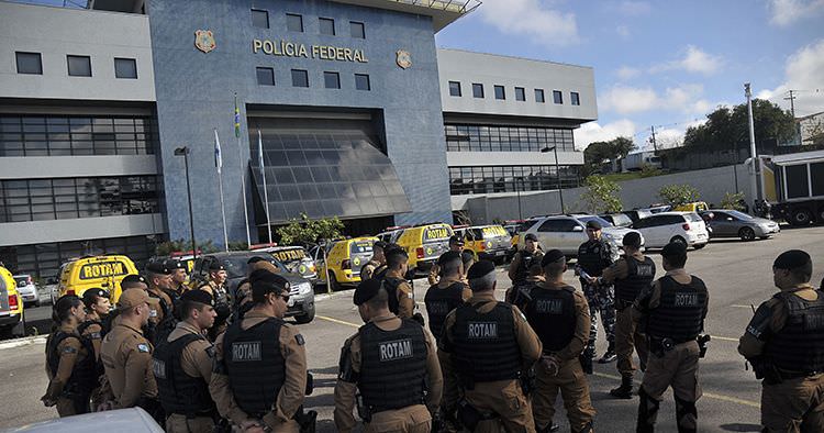 Lula dormiu tranquilamente e não foi maltratado, diz nota do PT