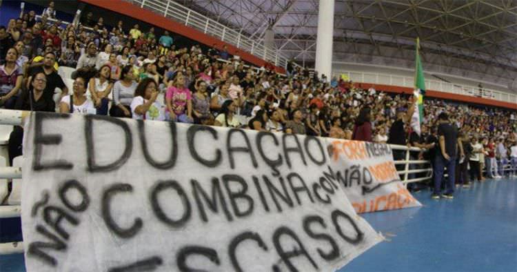 Lei de reajuste salarial dos professores é publicada