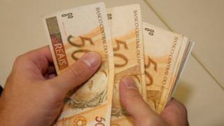 No Rio, 47,3% devem quitar dívidas com 13º salário, diz Fecomércio