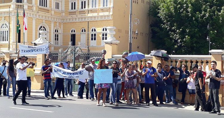 Servidores da Cultura também fazem protestos em Manaus