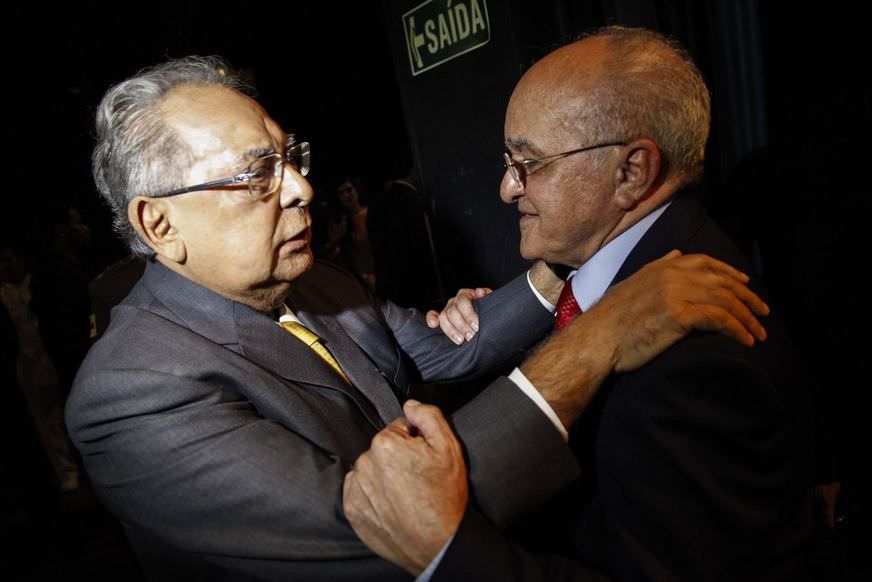 Governo de Amazonino credencia clínicas da gestão de José Melo