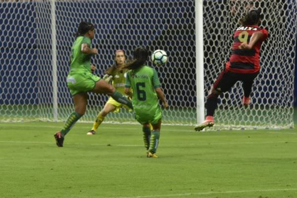 Iranduba vence por 3 a 0 e se torna líder do Grupo 1