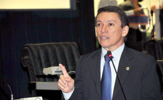 Deputado defende veto à antecipação do reajuste a servidores da Saúde