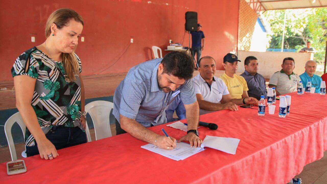 Prefeitura de Barreirinha firma termo para emissão de títulos definitivos