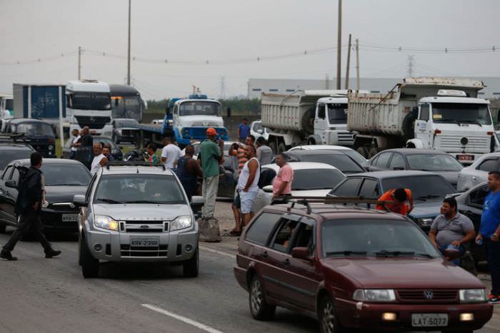 Desobstrução de rodovias ainda é lenta; Temer reúne ministros
