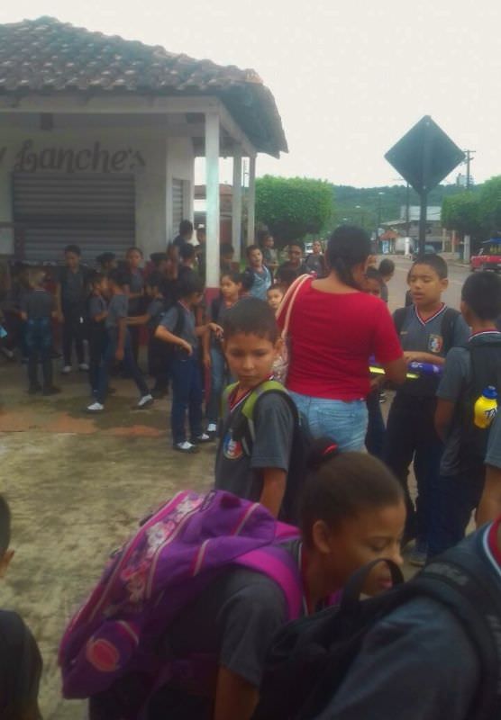 Prefeitura de Presidente Figueiredo deixa alunos sem transporte escolar