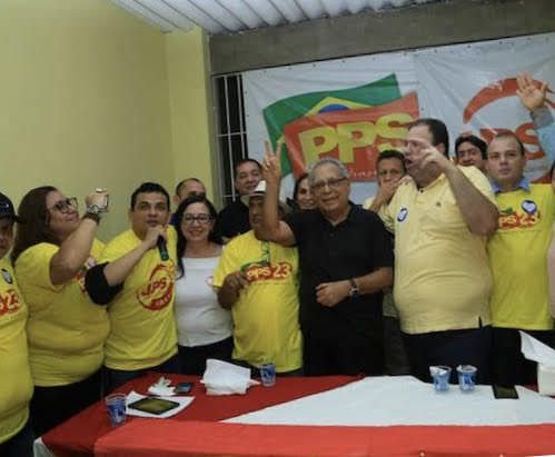 Manoel Almeida declarando apoio a Amazonino pelo PPS (Facebook)