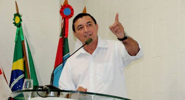 População de Itacoatiara pede saída de prefeito em manifestação nesta segunda