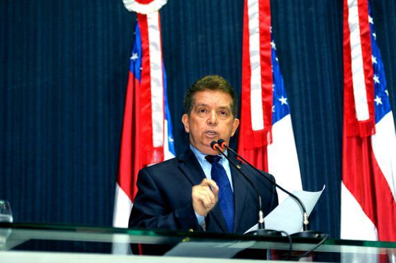 Deputado de Amazonino é contra redução do ICMS sobre combustíveis
