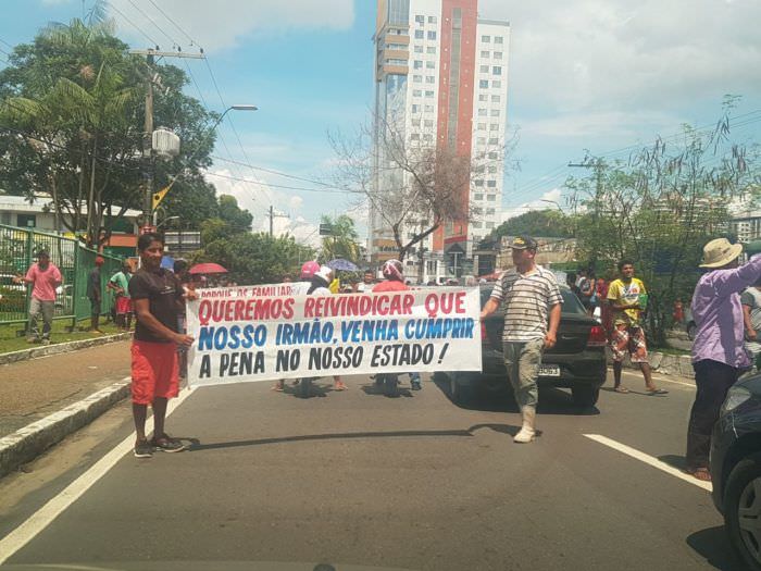 Manifestantes pedem retorno de líderes presos da FDN para o Amazonas