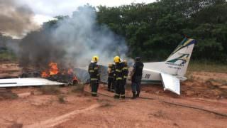 Avião de pequeno porte cai em Manaus; veja vídeo