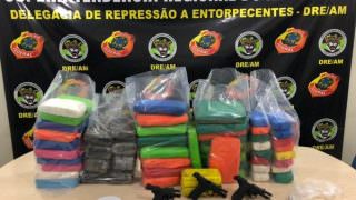Dupla é presa com 52 kg de drogas e armas no Educandos
