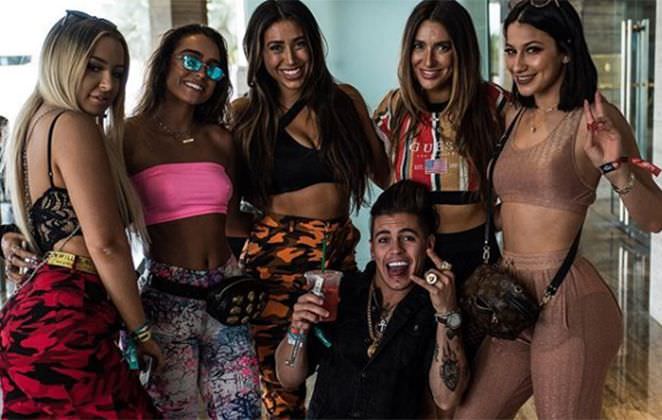 Cantor Biel responde seguidores com baixaria e palavrões